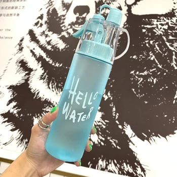 4 Renk Katı Plastik Sprey Serin Yaz Spor Su Şişesi Taşınabilir Tırmanma Açık Bisiklet Shaker Benim Su saplı şişeler