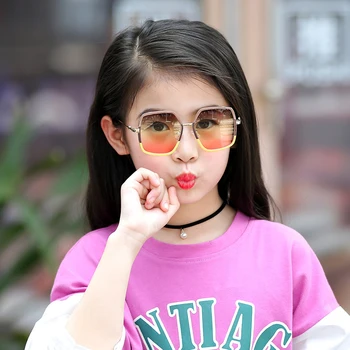 Yüksek Kaliteli Poligon Renkli Çocuk Güneş Gözlüğü Kız Büyük Çerçeve Boy Moda Serin güneş gözlüğü Güzellik Modeli Gösterisi Gözlük 096FD