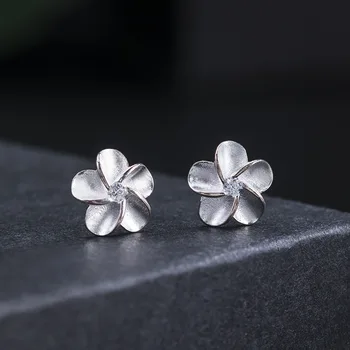 100 % S925 Ayar Gümüş Çiçek kolye kadın moda parlak zirkon beş yapraklı çiçek kolye basit taze kısa köprücük kemiği