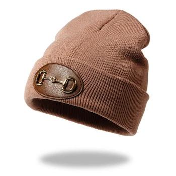 Metal Toka Dekorlu Örme Bere Şapka Kulak Korumalı Dondurucu Kış Kışında Sıcak